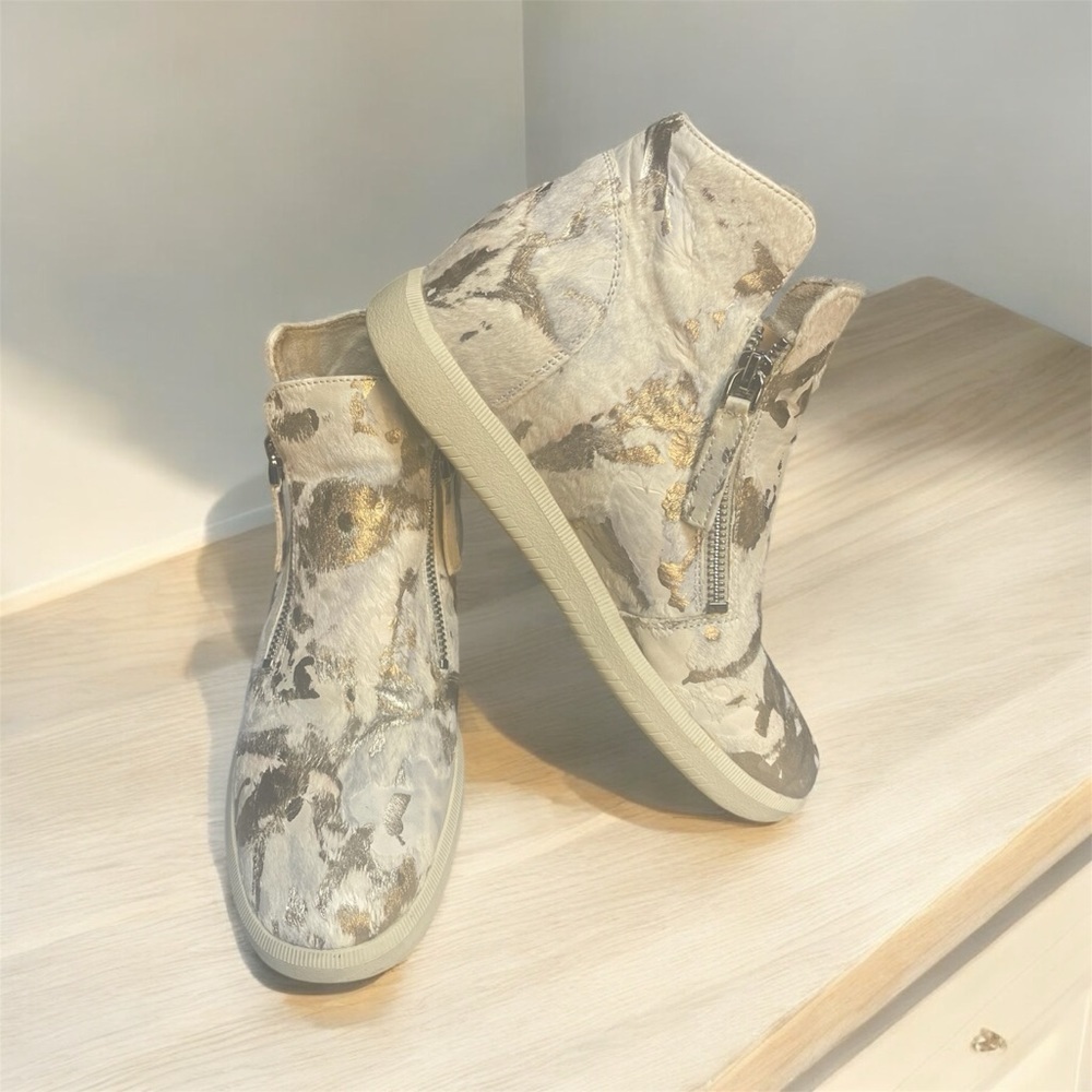 Vaneli Sport Woman Booties Cream/Gold Calf hair. Size 7.5 N